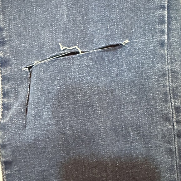 NWT Tractr Denim Diane Mid Rise Slim Jeans Distressed Ripped Raw Hem‎ - Picture 8 of 10